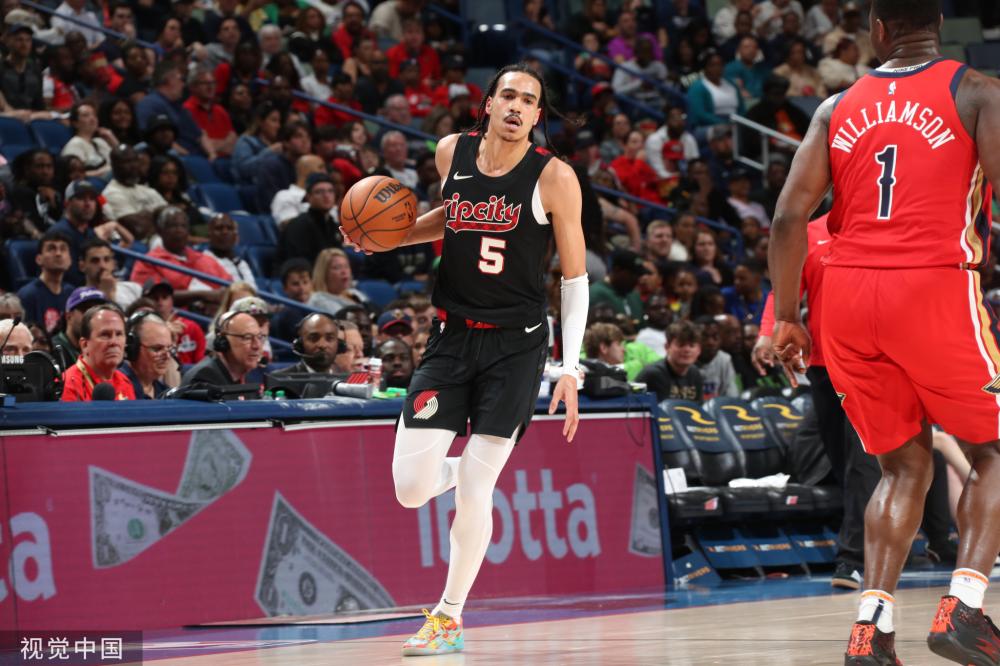 更衣室的老 更衣室的老